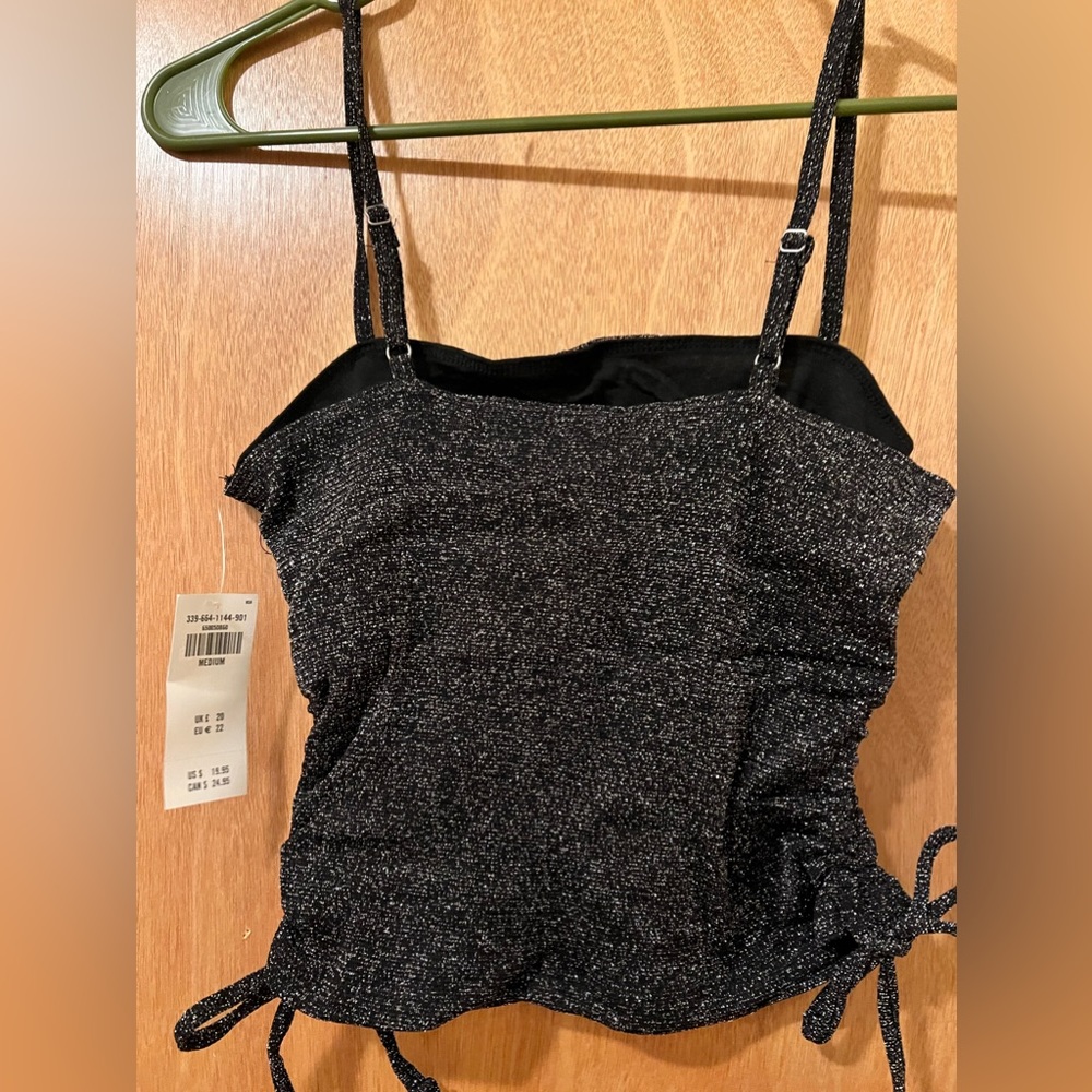 NWT HOLLISTER TOP - Picture 3 of 6